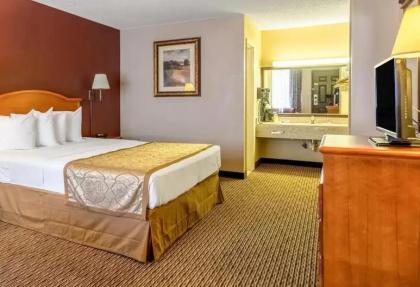 The Parkwood Inn & Suites - image 13