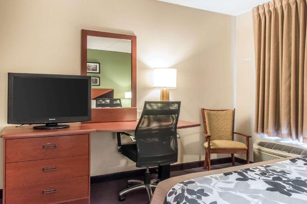 Sleep Inn & Suites - image 6