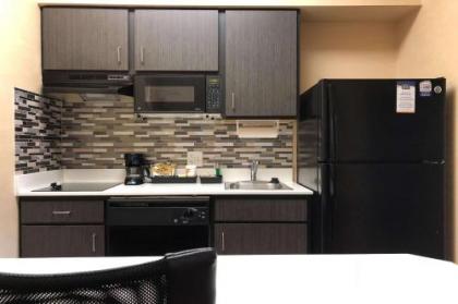 Mainstay Suites Of Lancaster County - image 14