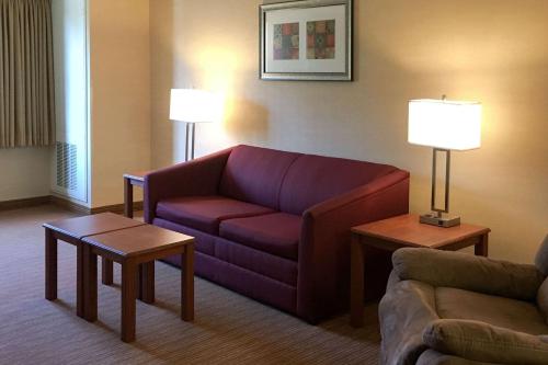 Mainstay Suites Of Lancaster County - image 2