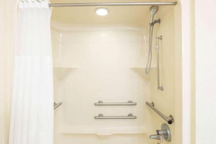 Baymont Inn & Suites by Wyndham Mukwonago - image 12