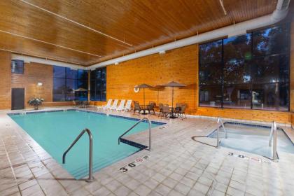 Baymont Inn & Suites by Wyndham Mukwonago - image 14