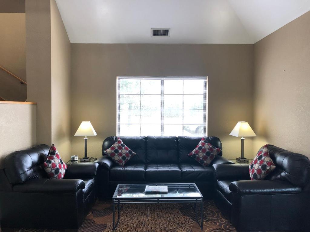 Baymont Inn & Suites by Wyndham Mukwonago - image 2