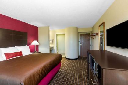 Baymont Inn & Suites by Wyndham Mukwonago - image 9