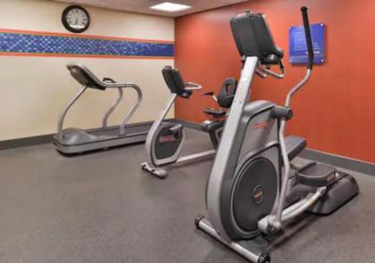 Hampton Inn & Suites Muncie - image 21