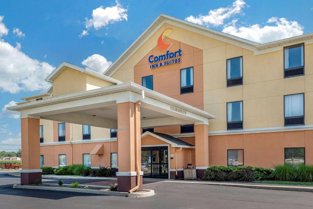 Comfort Inn & Suites Muncie - main image