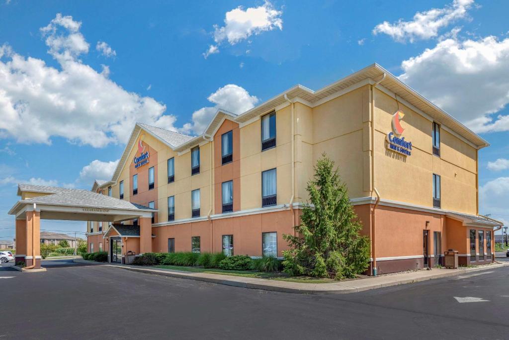 Comfort Inn & Suites Muncie - image 4