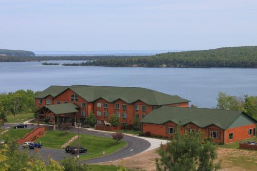 Holiday Inn Express Munising-Lakeview Hotel - main image