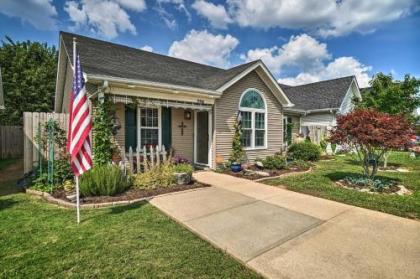 Enchanting Murfreesboro Cottage with Garden! - image 5