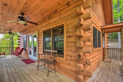 Cozy Log Cabin with Private Deck 8 Mi to Murphy - image 3