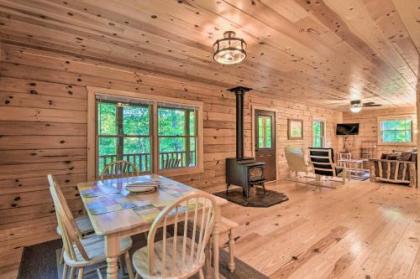 Secluded Cabin with Deck 13 Miles to Downtown Murphy - image 3