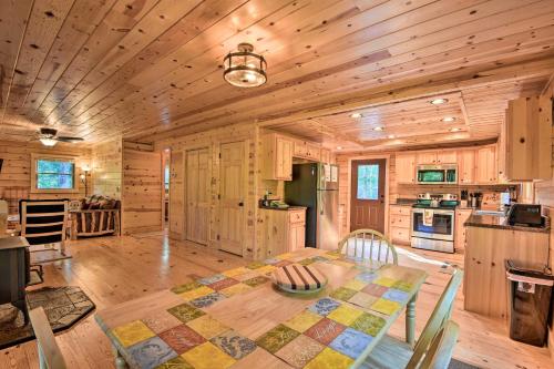 Secluded Cabin with Deck 13 Miles to Downtown Murphy - image 5