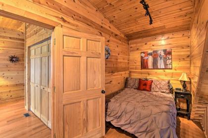 Remote Cozy Cabin Hot Tub Gril Deck and Fire Pit! - image 5