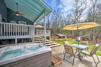 Hidden Murphy Cottage with Hot Tub Pool and Grill - image 3