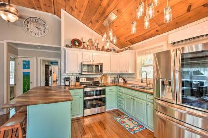 Hidden Murphy Cottage with Hot Tub Pool and Grill - image 8