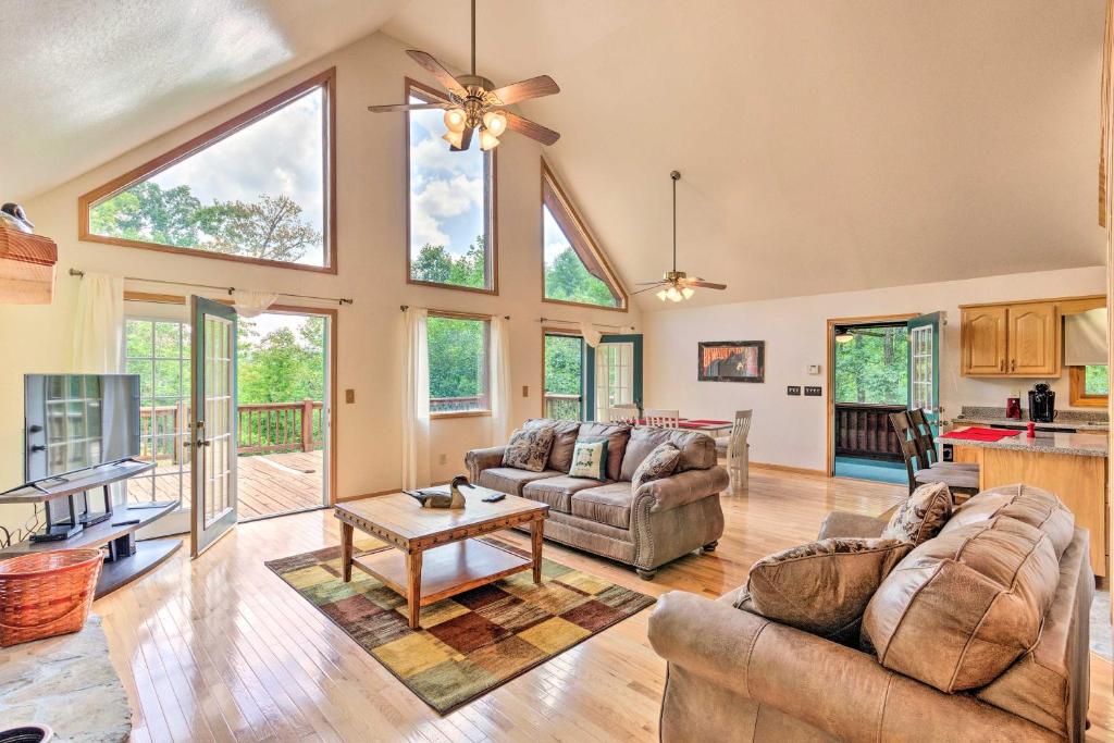 Expansive Murphy Cabin with Sunroom Near Creek! - main image
