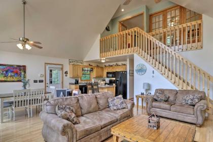 Expansive Murphy Cabin with Sunroom Near Creek! - image 11