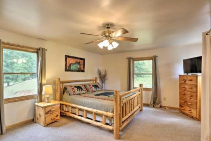 Expansive Murphy Cabin with Sunroom Near Creek! - image 18