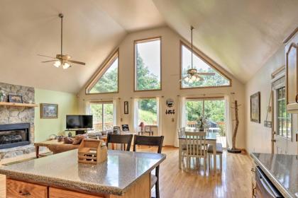 Expansive Murphy Cabin with Sunroom Near Creek! - image 7