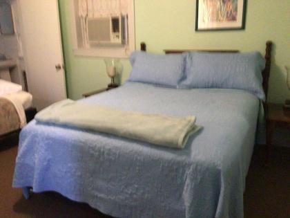 Lucky 7/ Rainbow motel - image 14