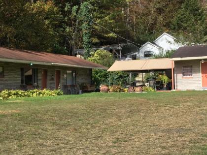 Lucky 7/ Rainbow motel - image 5