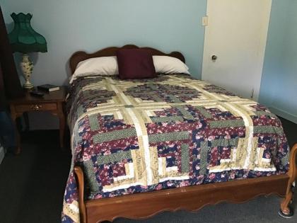 Lucky 7/ Rainbow motel - image 9