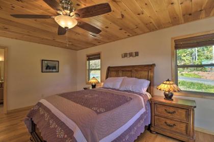 Unparalleled Mtn Views Spacious Cabin in NC! - image 10