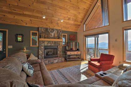 Unparalleled Mtn Views Spacious Cabin in NC! - image 12