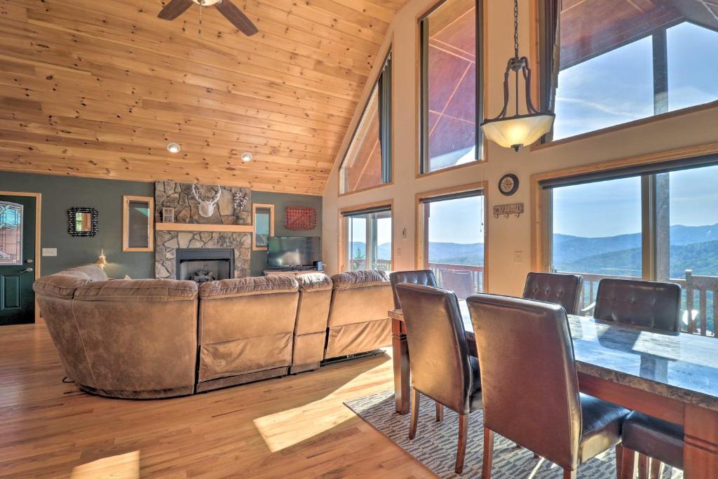 Unparalleled Mtn Views Spacious Cabin in NC! - image 2