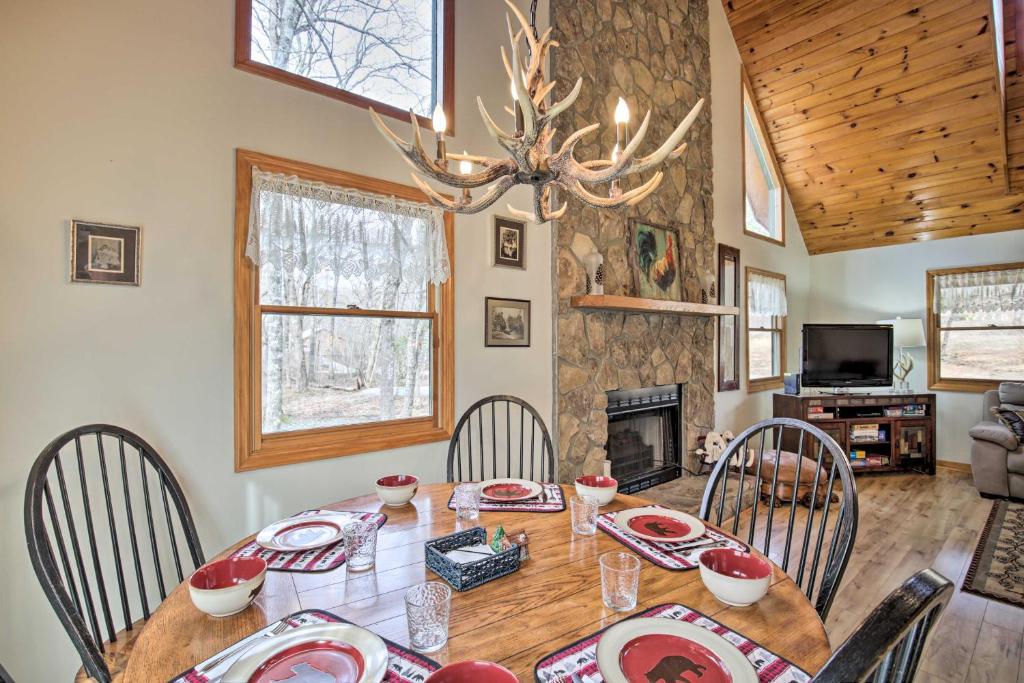 Smoky Mtn Cabin with Fire Pit Hike and Fish! - image 3