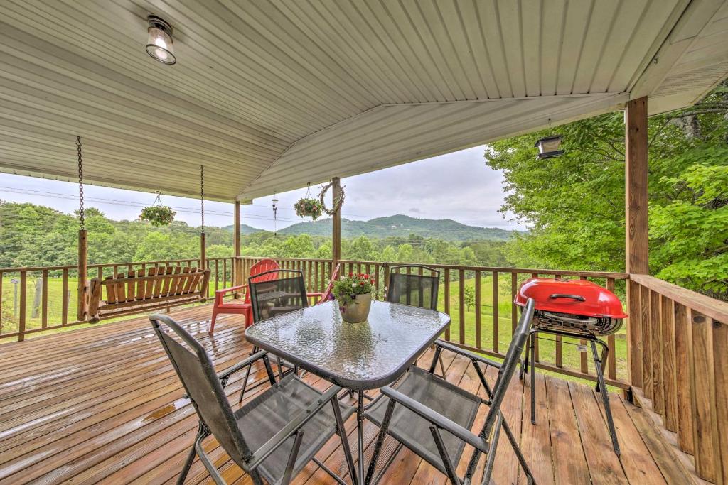 Pet-Friendly Murphy Home with Mountain Views! - main image
