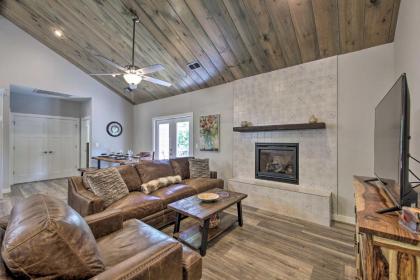 Upscale Murphy House with Deck - 2 Mi to Dwtn!