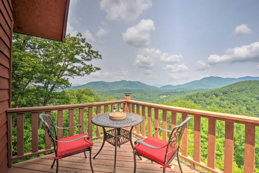 Heavenly View Mtn Chalet in Murphy with Games - main image