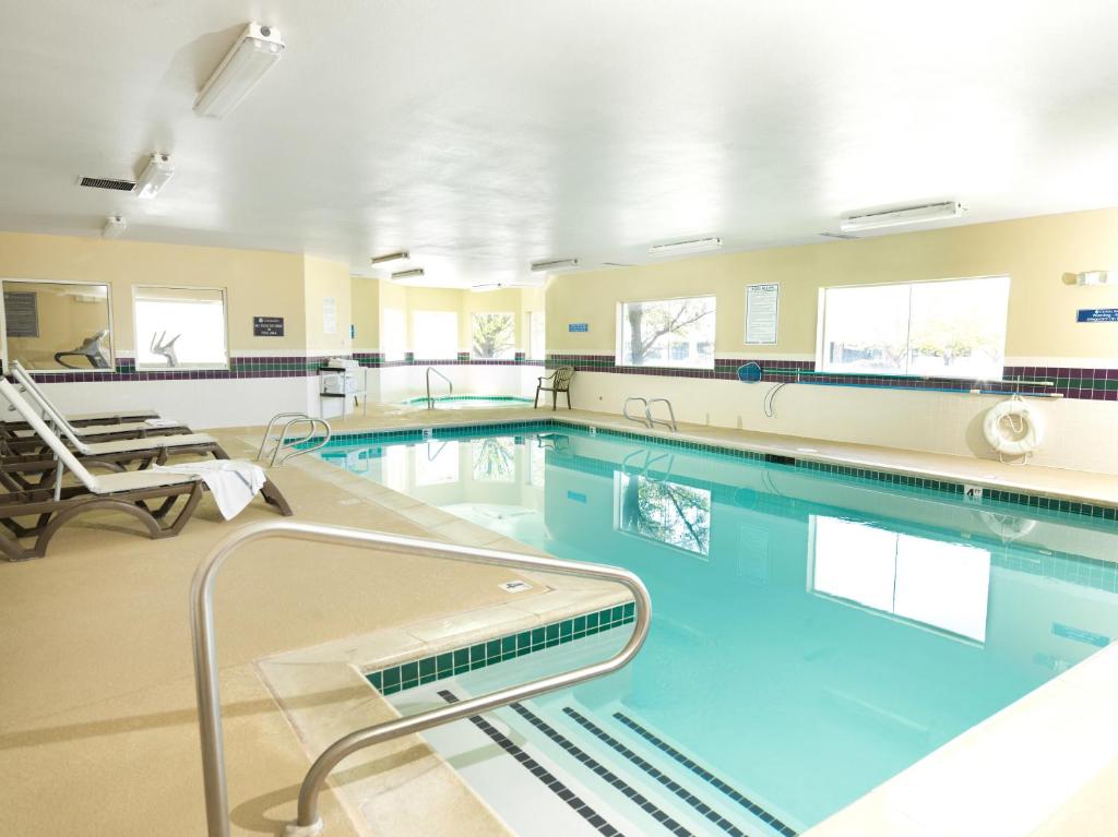 Crystal Inn Hotel & Suites - Midvalley - image 2