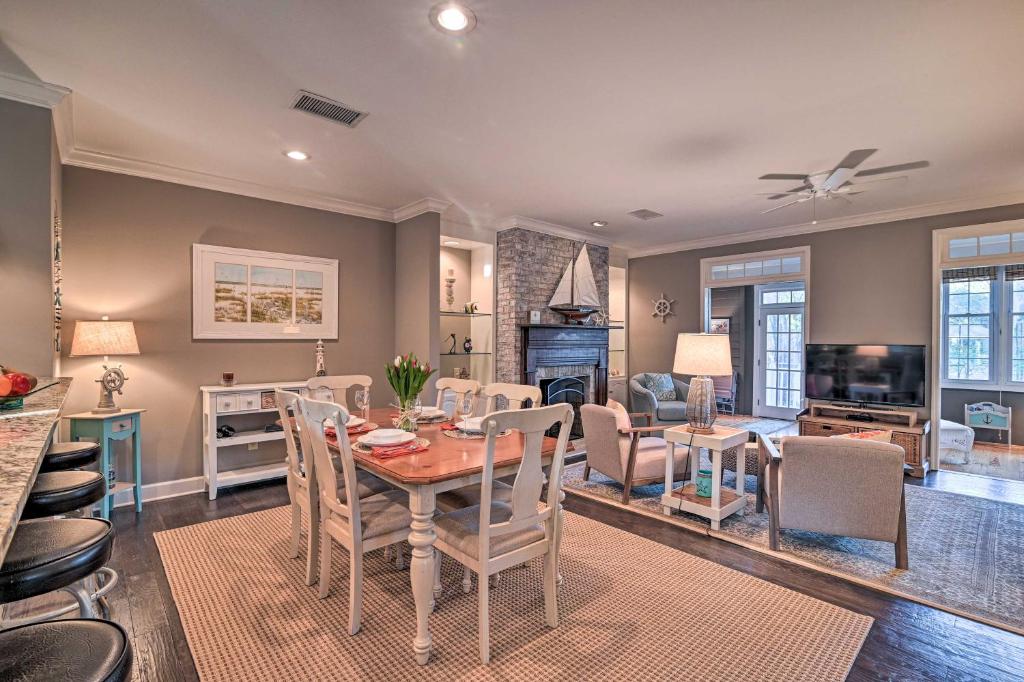 Charming Cottage Near Golf Courses and Marsh Walk! - image 7