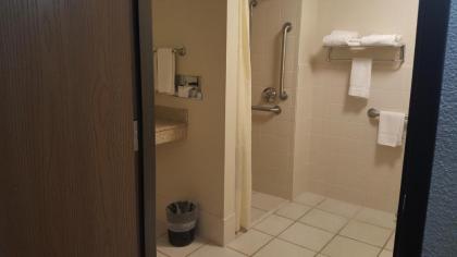 AmericInn by Wyndham Muscatine - image 10