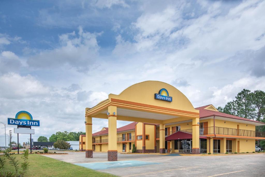 Days Inn by Wyndham Muscle Shoals - main image