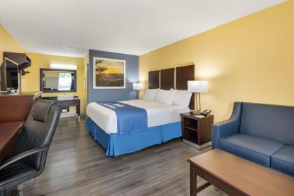 Days Inn by Wyndham Muscle Shoals - image 10
