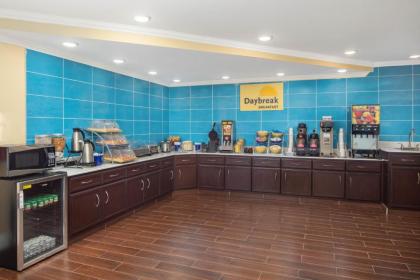 Days Inn by Wyndham Muscle Shoals - image 15