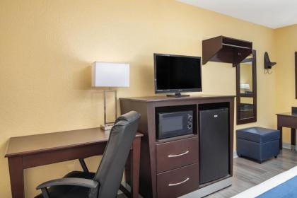 Days Inn by Wyndham Muscle Shoals - image 8