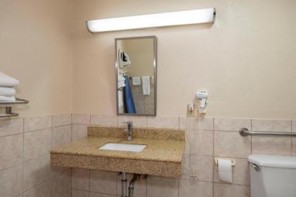 Red Roof Inn Muscle Shoals - image 9