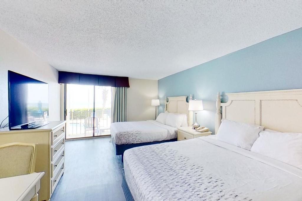 Carolinian Beach Resort - image 3