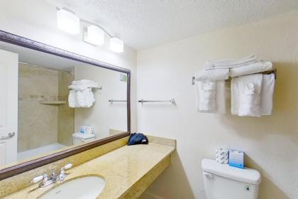 Carolinian Beach Resort - image 5
