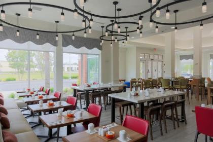 Hilton Garden Inn Myrtle Beach/Coastal Grand Mall - image 2