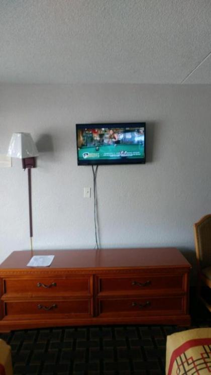 Happy Holiday Motel - image 4