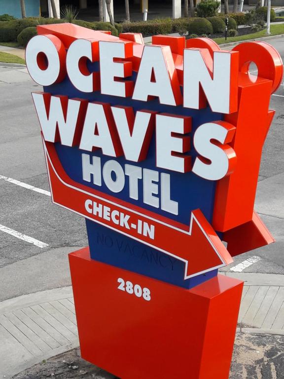 Ocean Waves Hotel - image 3