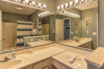 Myrtle Beach Condo with Pool and Golf Course Views