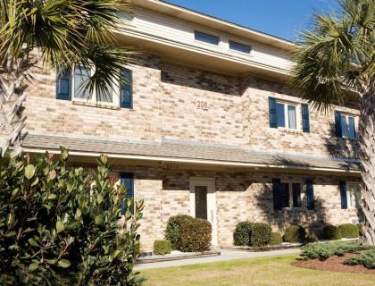 Resort Condos with Serenity and Comfort in Myrtle Beach - image 1