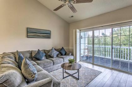 Cozy Coastal Condo 2 mi to Shop Golf and Swim South Carolina