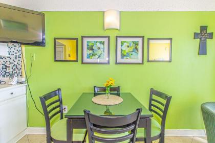 Direct Ocean Front Studio with Endless Views! Palace Resort 1102 - image 15